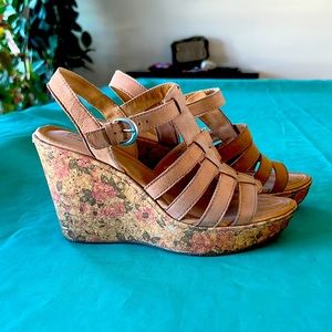 BOC floral wedges.  SOOOOO CUUUTE!